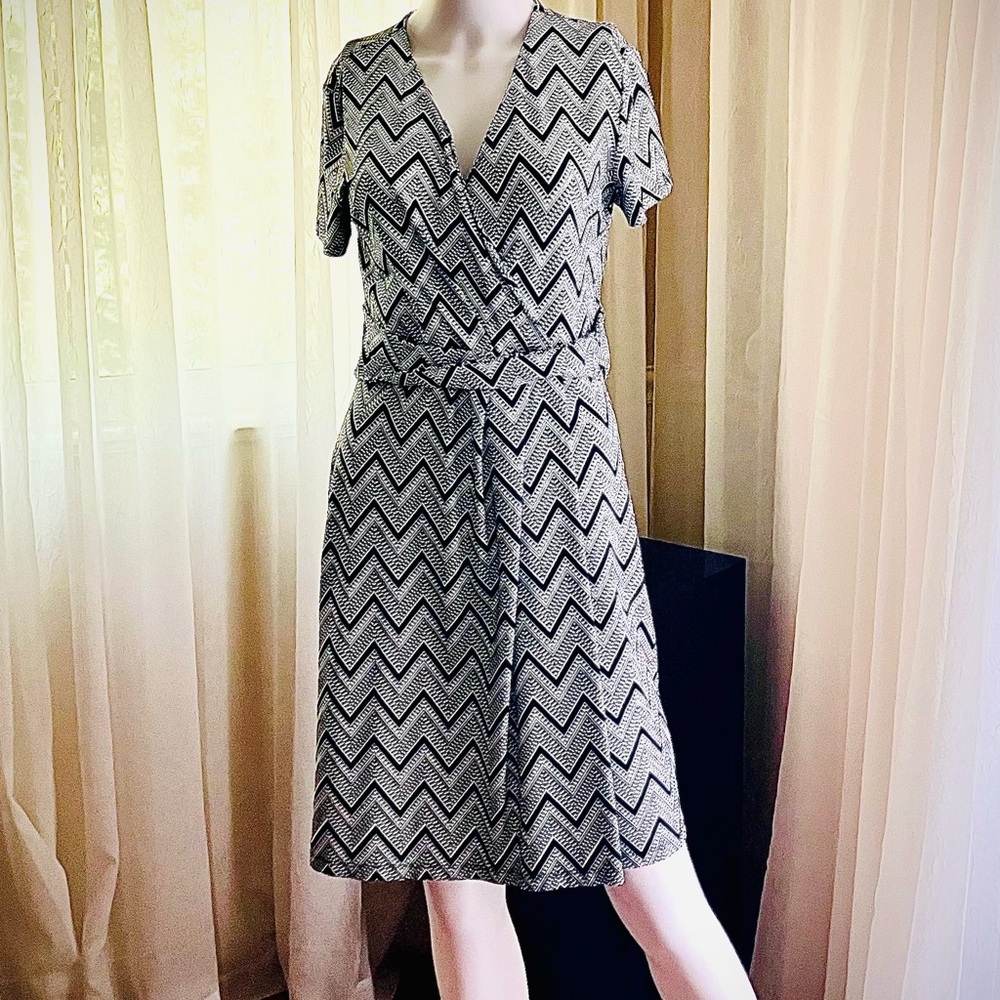 Talbots Black and White pattern short sleeve dress. V-neck A- line. Size M